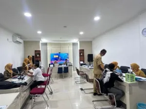 Biro Pemkesra Setda Sulbar Pastikan Verifikasi Berkas Beasiswa Lanjutan Tahap I Berjalan Transparan