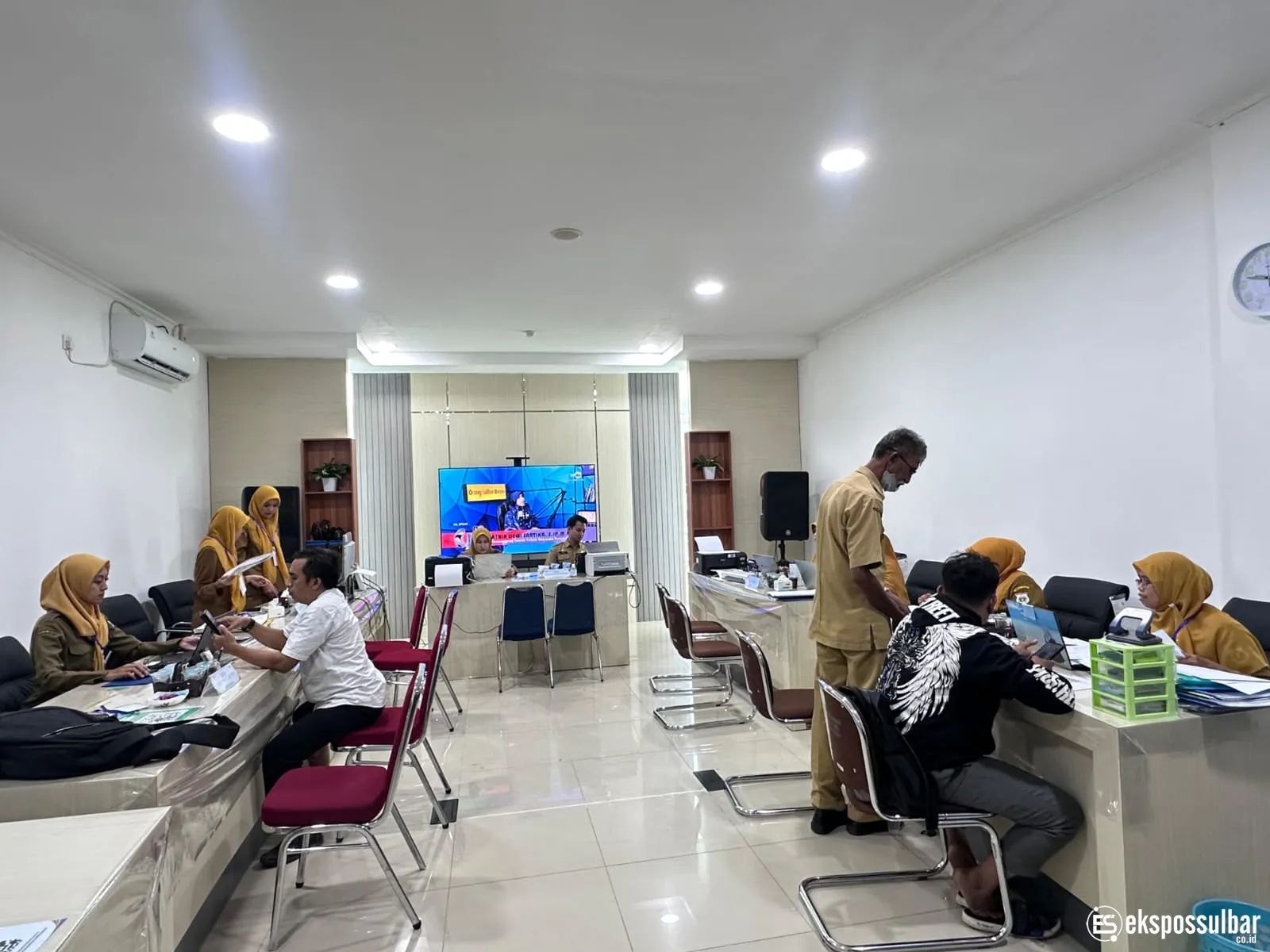 Biro Pemkesra Setda Sulbar Pastikan Verifikasi Berkas Beasiswa Lanjutan Tahap I Berjalan Transparan