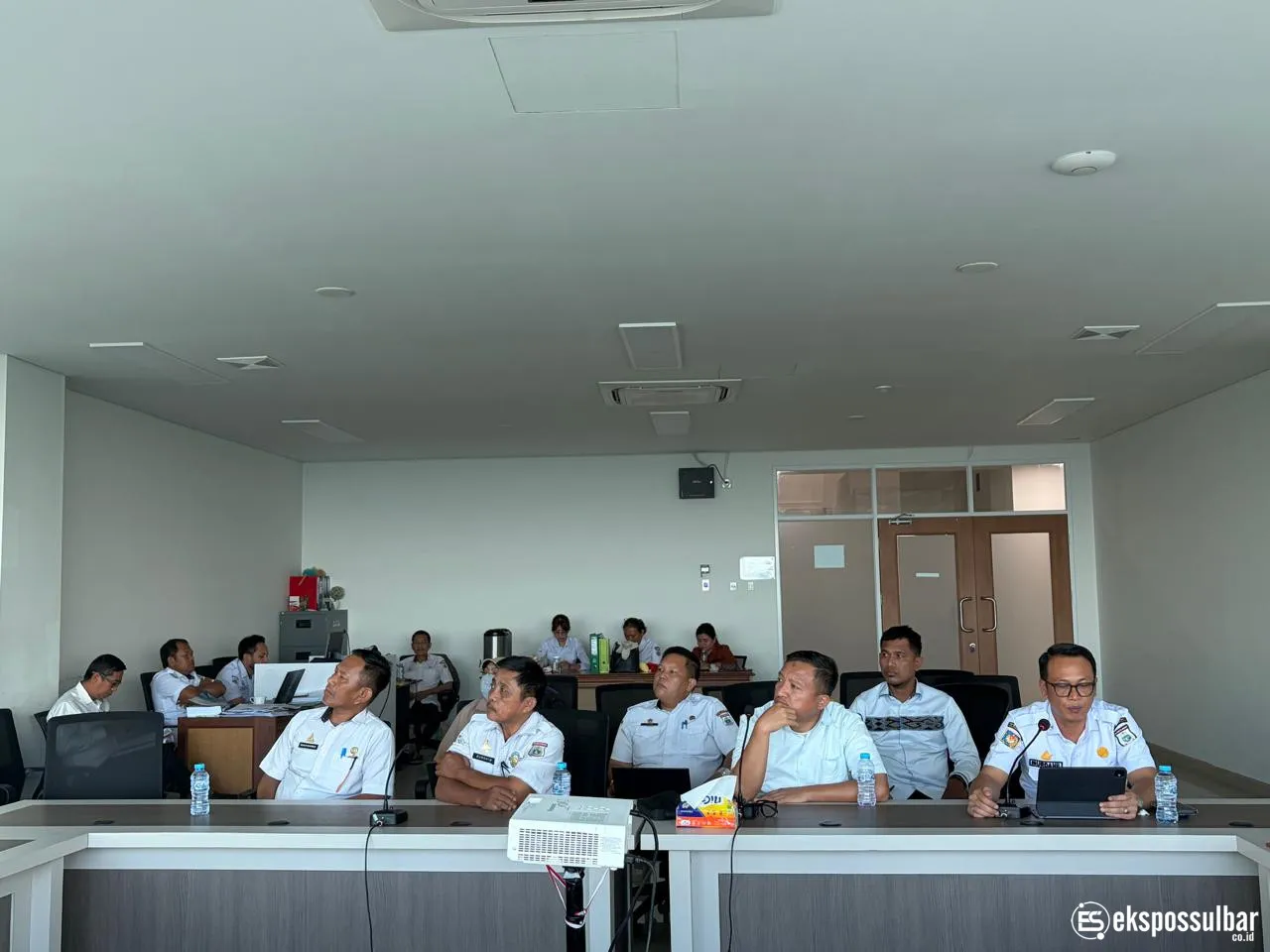 Perkuat Sinergi Kemitraan, Kepala Biro Pemkesra Hadiri Rapat Kerja Umum Komisi 1 DPRD