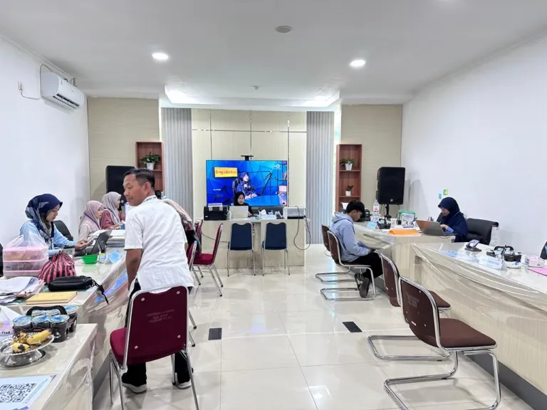 Akselerasi Pencairan Bantuan Pendidikan, Biro Pemkesra Sulbar Intensifkan Verifikasi Berkas Beasiswa Tahap I