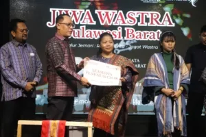 Festival Jiwa Wastra Dibuka, Pemprov Sulbar Perkuat Strategi Pengembangan Tenun