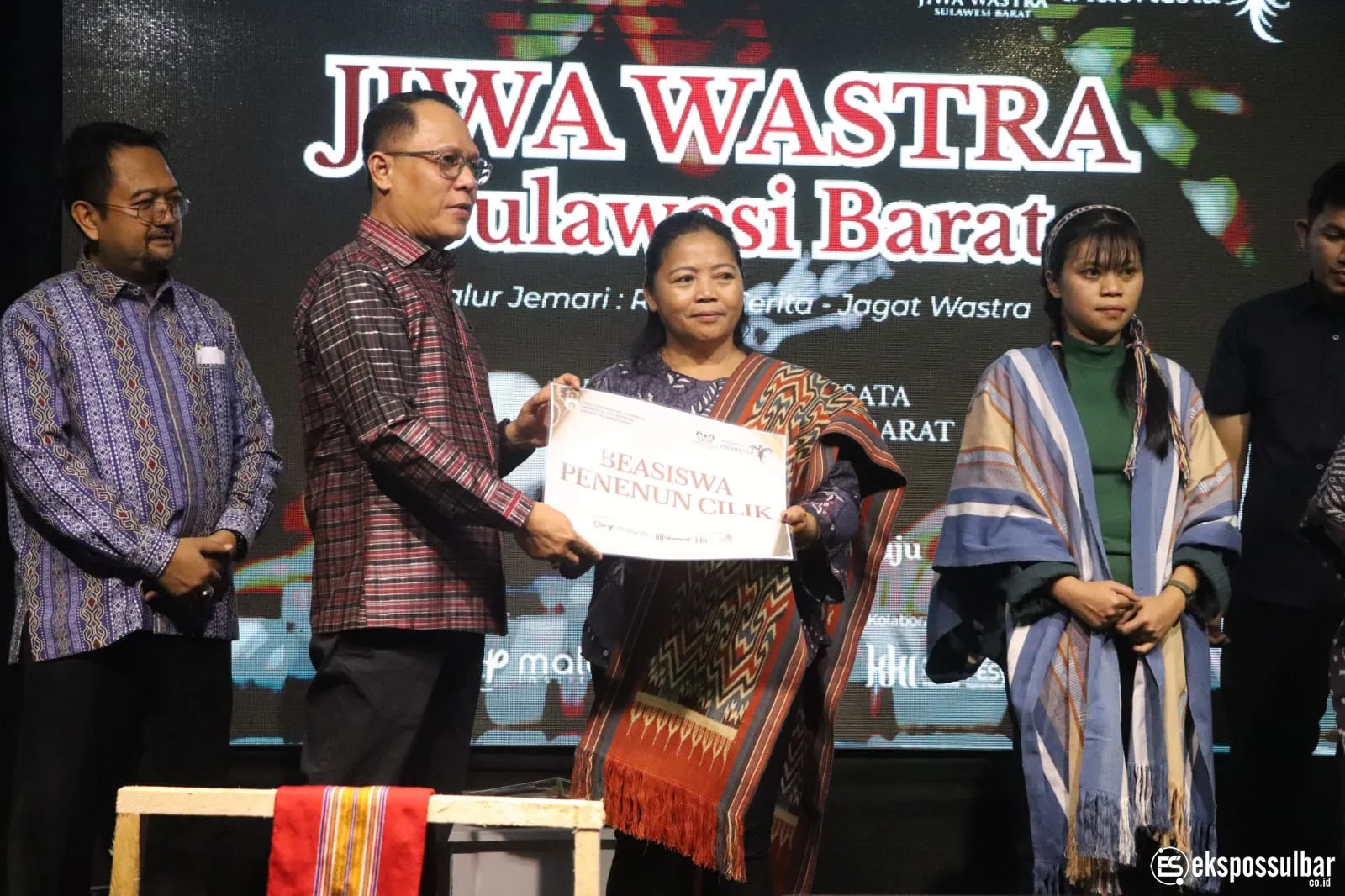 Festival Jiwa Wastra Dibuka, Pemprov Sulbar Perkuat Strategi Pengembangan Tenun