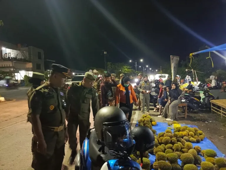 Pedagang Musiman dan Parkir di Kawasan Arteri hingga Pantai Manakarra Mamuju di Tertibkan