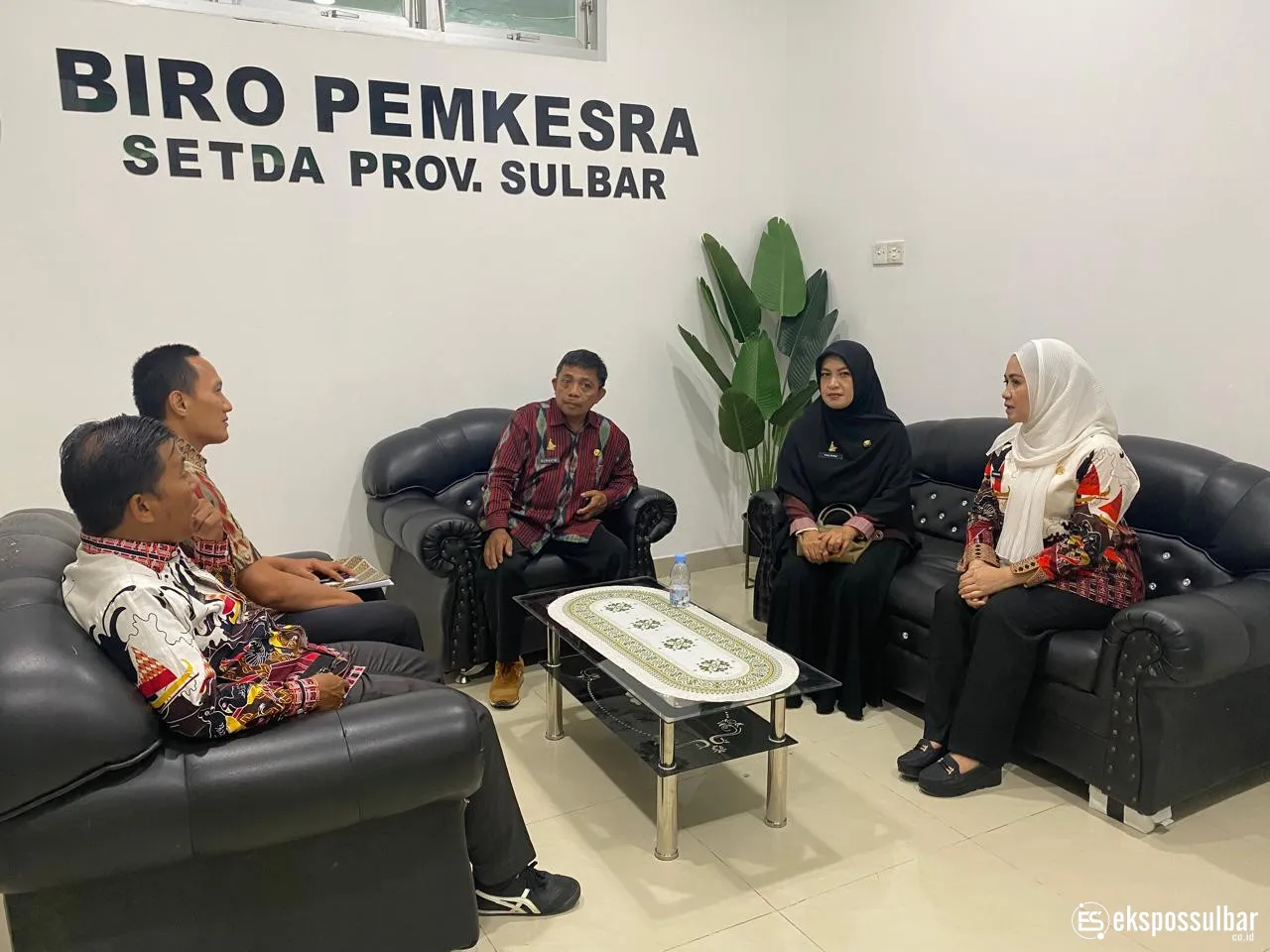 Implementasi SE Gubernur Nomor 17 Tahun 2026, Bapenda Sulbar Evaluasi Pendapatan di Biro Pemkesra