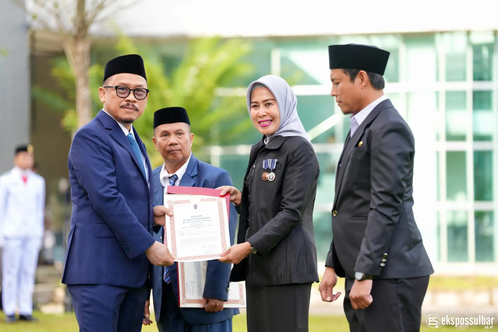 Dedikasi Tanpa Henti, Tiga ASN Sulbar Terima Satyalancana di Hardiknas 2026