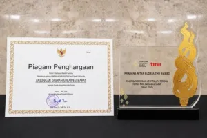 Kementerian Kebudayaan RI Anugerahkan Dua Penghargaan untuk Anjungan Sulawesi Barat di TMII