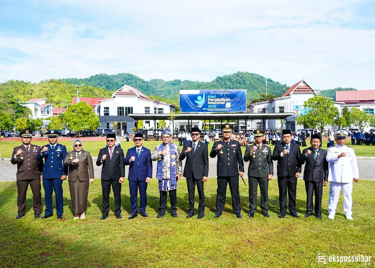 Kapolda Sulbar Hadiri Upacara Hardiknas, Tegaskan Komitmen Wujudkan Pendidikan Bermutu
