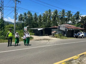 Fokus Pengamanan Jam Pulang Sekolah, Ditlantas Polda Sulbar Padukan Pelayanan dan Edukasi Keselamatan