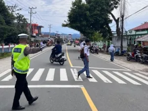 Jaga Keamanan di Jam Sibuk, Ditlantas Polda Sulbar Aktif Berikan Pelayanan dan Edukasi Lalu Lintas di SMA Negeri 1 Kalukku