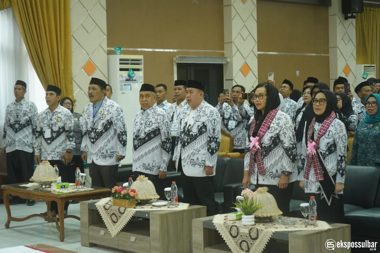 Ketua TP PKK Sulbar Harsinah Suhardi Kukuhkan Ibunda Guru Kabupaten se-Sulbar