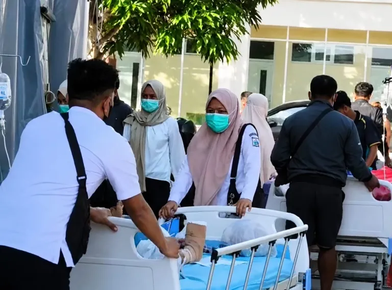 Sigap dan Responsif, RSUD Sulbar Evakuasi Pasien ke Area Aman Pascagempa Palu