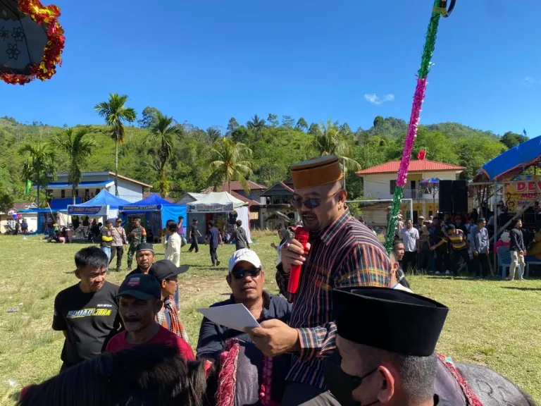 Mewakili Gubernur Sulbar, Bau Akram Dai Hadiri Puncak Upacara Adat Pattera’ Pappuangan di Limboro Rambu-Rambu