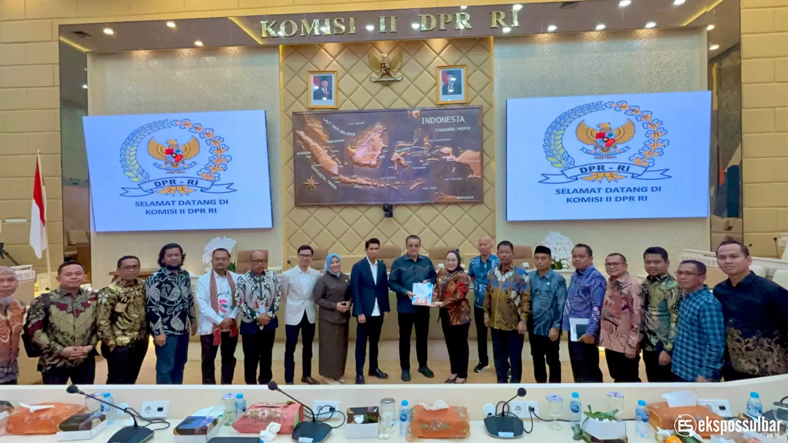 Bersama DPRD Mamuju, Bupati Sodor Usulan Pembentukan Kota Mamuju ke Komisi II DPR RI