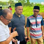 Karo Pemkesra Sulbar Dampingi Gubernur Laksanakan Penyembelihan Hewan Kurban di Halaman Rujab