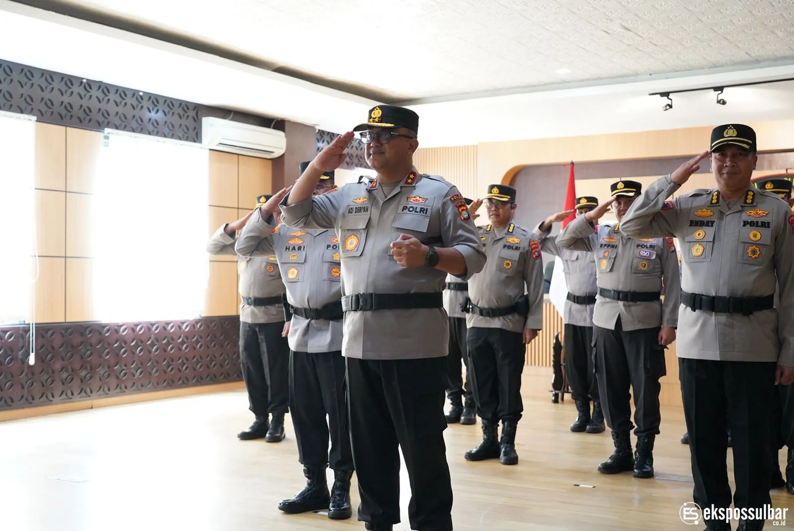 Tetap Penuh Semangat Pengabdian, Kapolda Sulbar dan PJU Ikuti Upacara Pemuliaan Nilai‑Nilai Tribrata Secara Daring