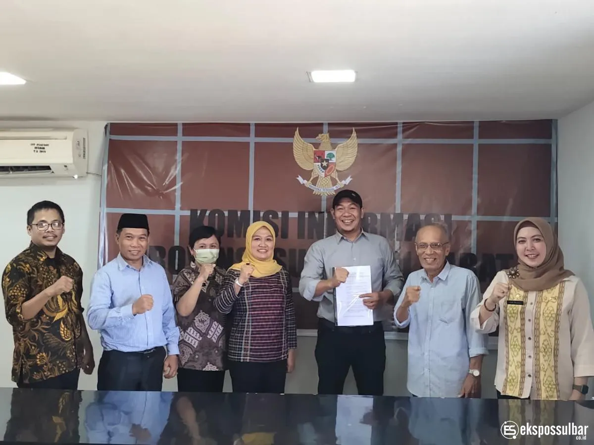 KominfoSS Sulbar Serahkan DIP Pemprov ke Komisi Informasi