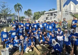Demokrat Mamuju Gelar Jumat Bersih, Gaungkan Gerakan Langit Biru Indonesia Asri