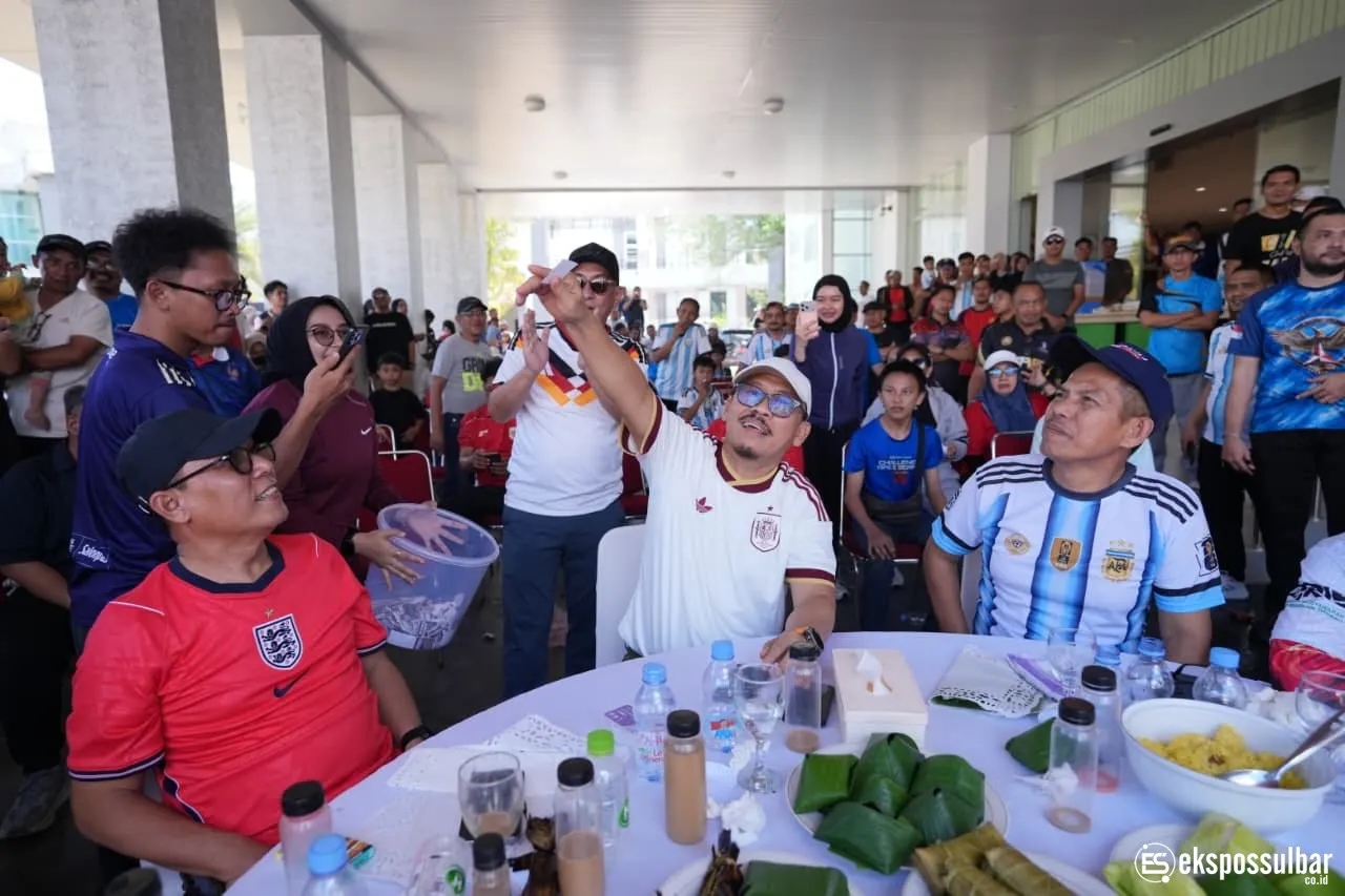 Ratusan Warga Padati Nobar Piala Dunia di Kantor Gubernur, Gubernur SDK: Kualitas Pemain Kelas Dunia, Indonesia Harus Bisa Mencontoh