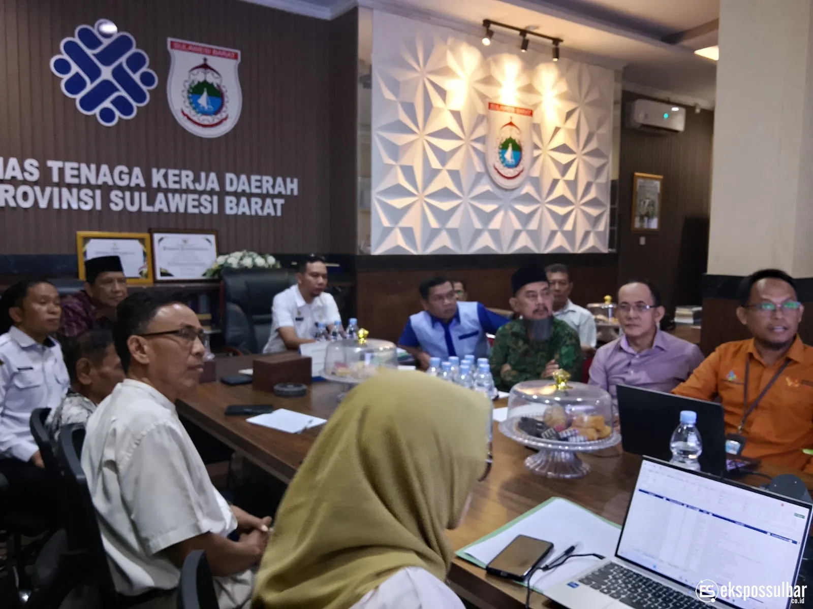 Rapat Pra Penetapan UMP dan UMSP Sulbar 2026, Kondisi Ekonomi dan Ketenagakerjaan Jadi Pertimbangan