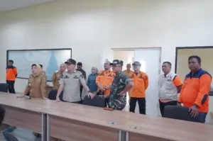 Sekda Sulbar Kunjungi Command Center Pusdalops BPBD Sulbar, Perkuat Kesiapsiagaan Penanganan Bencana