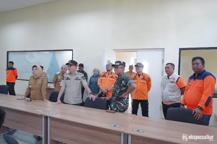Sekda Sulbar Kunjungi Command Center Pusdalops BPBD Sulbar, Perkuat Kesiapsiagaan Penanganan Bencana