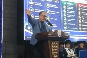 Hadiri Wisuda di Polman, Gubernur Suhardi Duka Berikan 50 Beasiswa untuk Mahasiswa Kampus Unasman