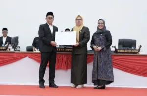 Paripurna DPRD Sulbar, Penyempurnaan APBD 2026 Diserahkan dan Pembahasan Perubahan APBD Berlanjut