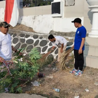 Sekretariat DPRD Sulbar Gelar Gerakan “Bersih Asri”, Kobarkan Semangat Sambut Hari Jadi ke-22 Provinsi Sulawesi Barat