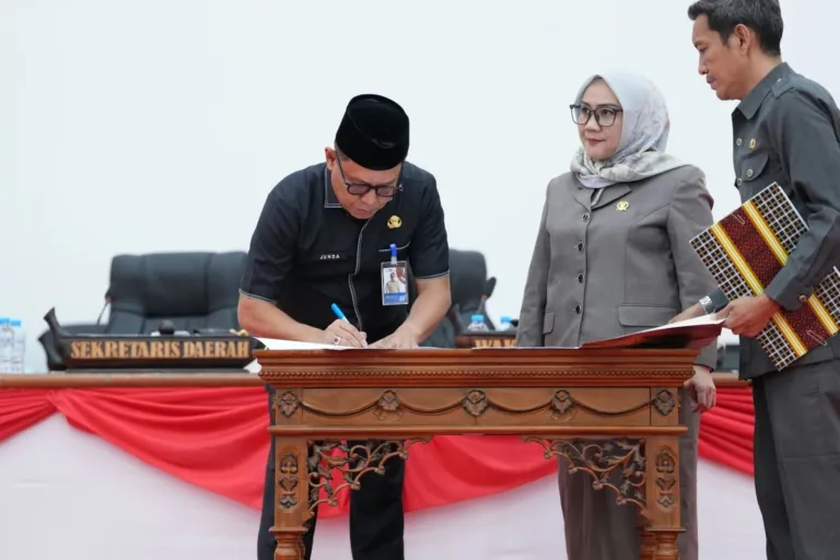TAPD Sulbar Dampingi Sekda Hadiri Rapat Paripurna Persetujuan Bersama Perubahan APBD 2026