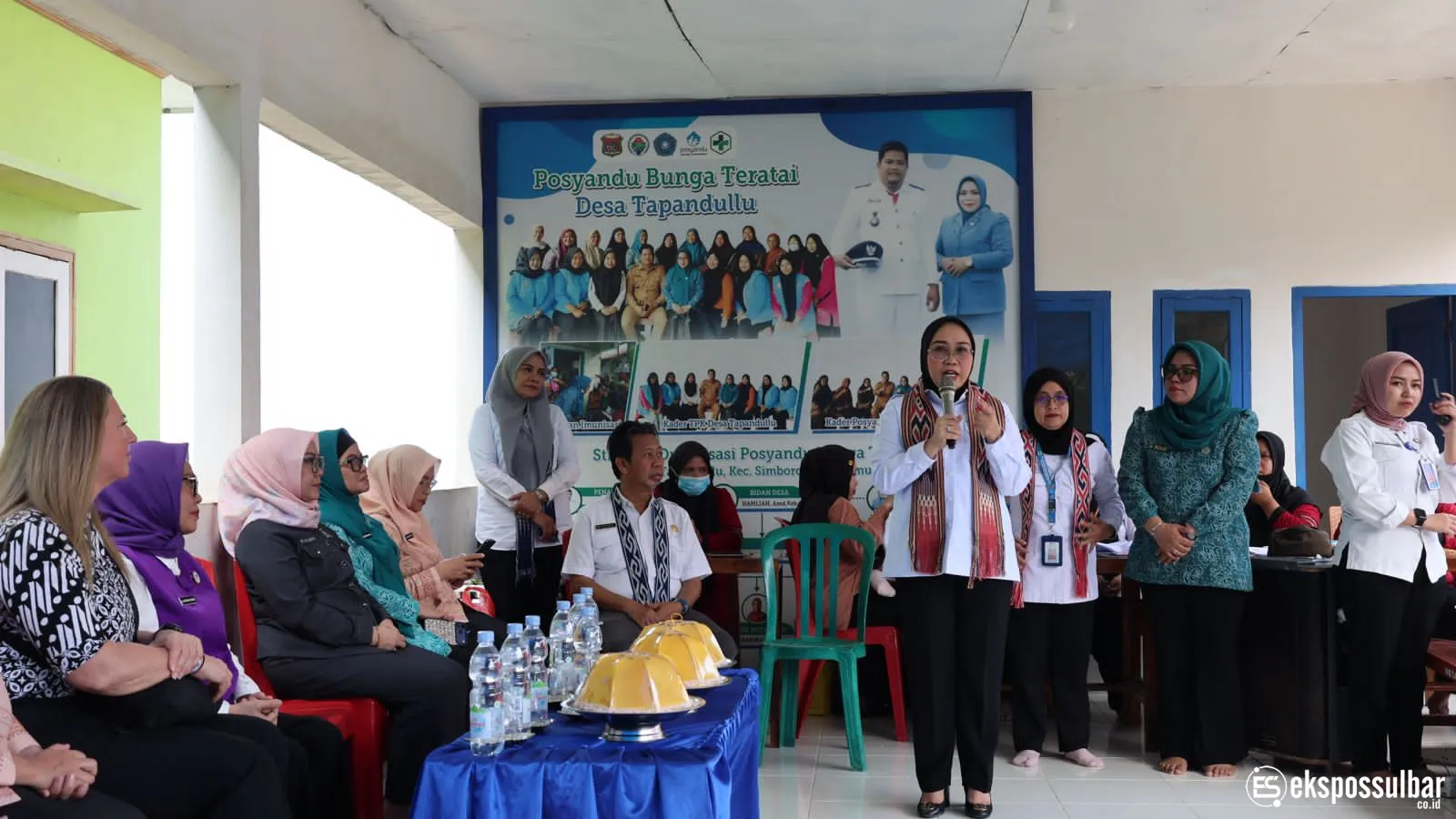 Kadis DKPPKB Dampingi Ketua TP PKK Sulbar dan Konsulat Jenderal Australia Tinjau Pelayanan Posyandu Bunga Teratai Tapandullu