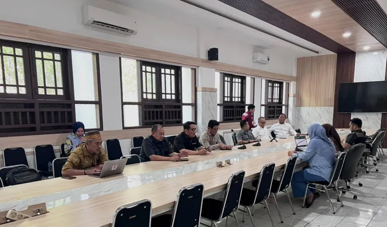 BPKAD Sulbar Dampingi Kunjungan Komisi II DPRD ke BKAD Sulsel Bahas Arah Kebijakan dan Penyesuaian Anggaran Perubahan 2026