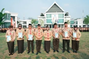 Amalia Fitri Aras Terima Lencana Panca Warsa II pada Apel Besar Gerakan Pramuka Sulbar