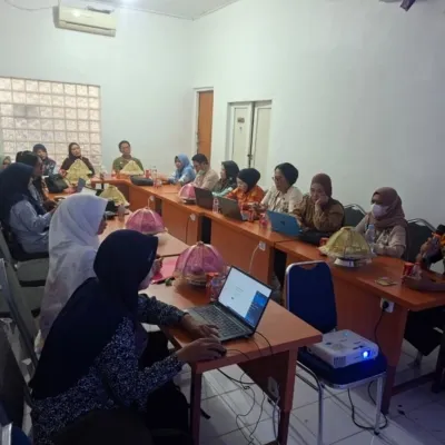 Cegah Anak Tertinggal Imunisasi, Poltekkes Kemenkes Mamuju dan Dinkes Polman Validasi Data Sasaran