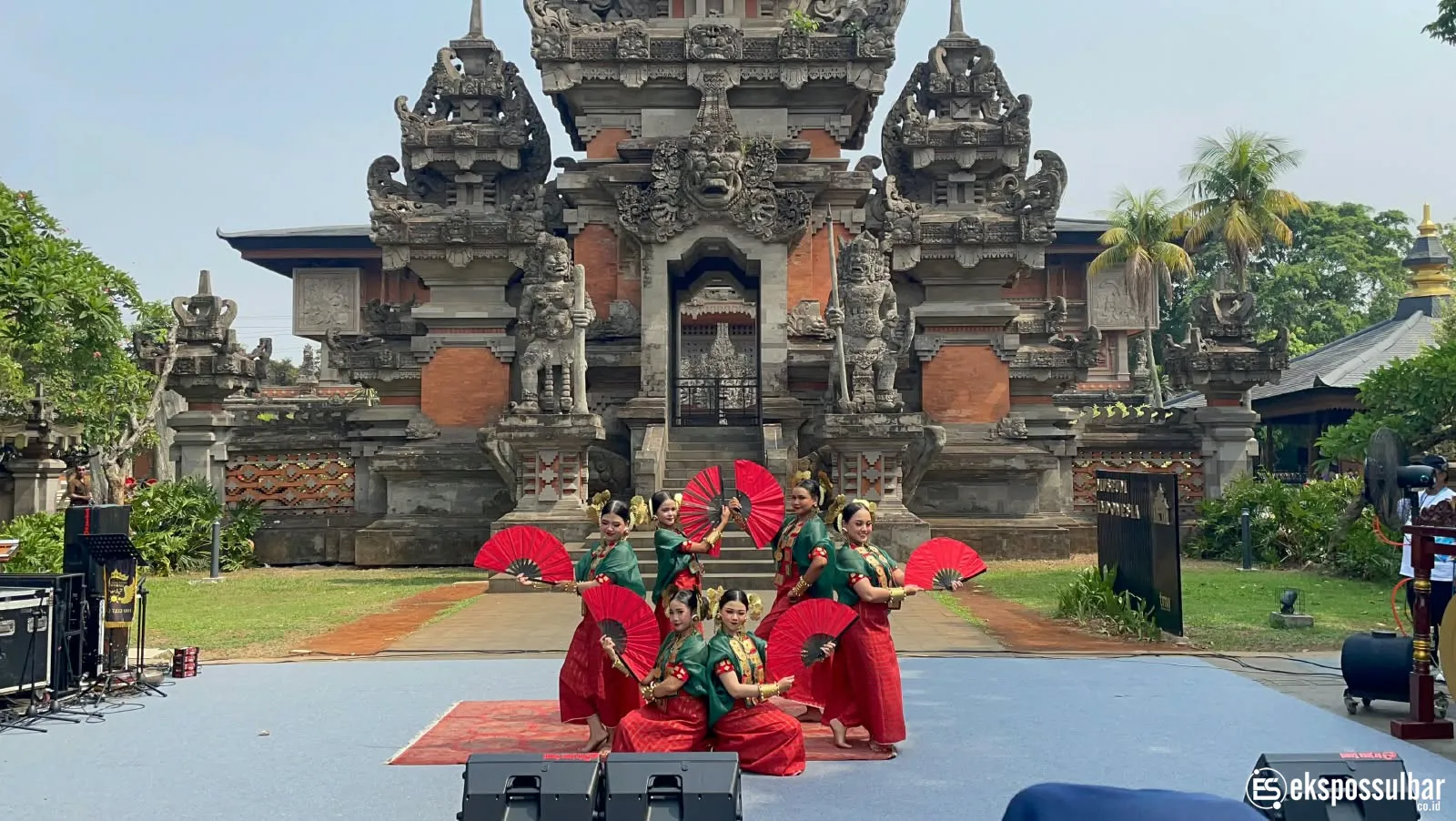 Tarian Tenggang-Tenggang Lopi Tampil Memukau di Festival Negeri Kami 2026, Angkat Budaya Sulawesi Barat di TMII