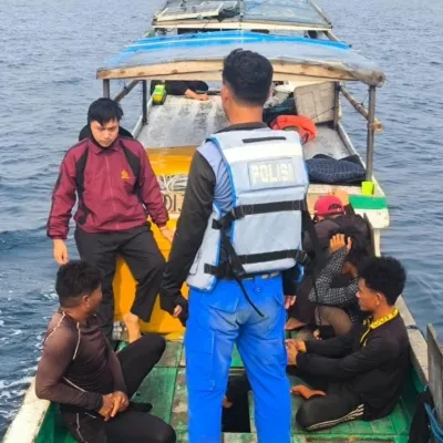 ​Sempat Terlibat Pengejaran, Polairud Polresta Mamuju Amankan Kapal Nelayan yang Gunakan Bius Sakaligus Sita Alat Hisap Sabu