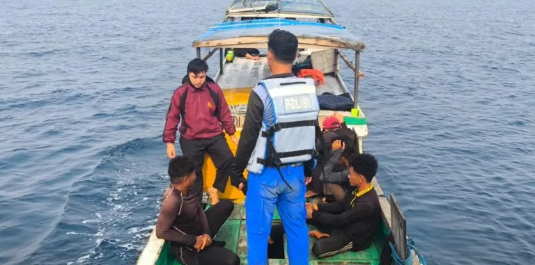 ​Sempat Terlibat Pengejaran, Polairud Polresta Mamuju Amankan Kapal Nelayan yang Gunakan Bius Sakaligus Sita Alat Hisap Sabu
