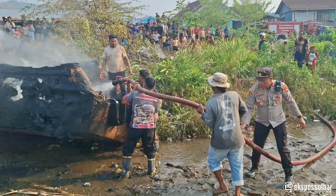 Kapal Dinas Perikanan Sulbar Terbakar di Jalan Tuna, Polresta Mamuju Lakukan Penyelidikan
