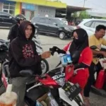 Peduli Dampak Kabut Asap, SPBU Simboro Bagikan Masker kepada Pengendara