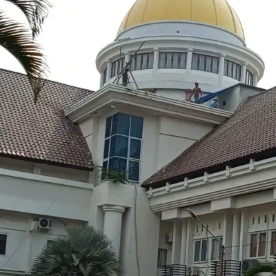 Mayoritas Pekerja Proyek Rehabilitasi Kantor Bupati Polman tak Gunakan APD