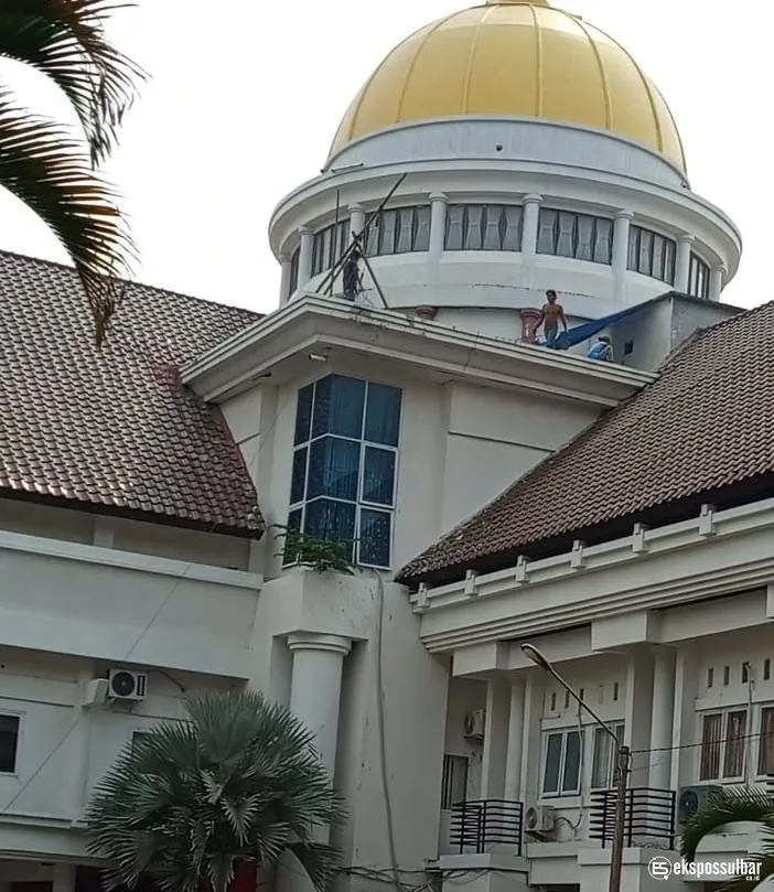 Mayoritas Pekerja Proyek Rehabilitasi Kantor Bupati Polman tak Gunakan APD
