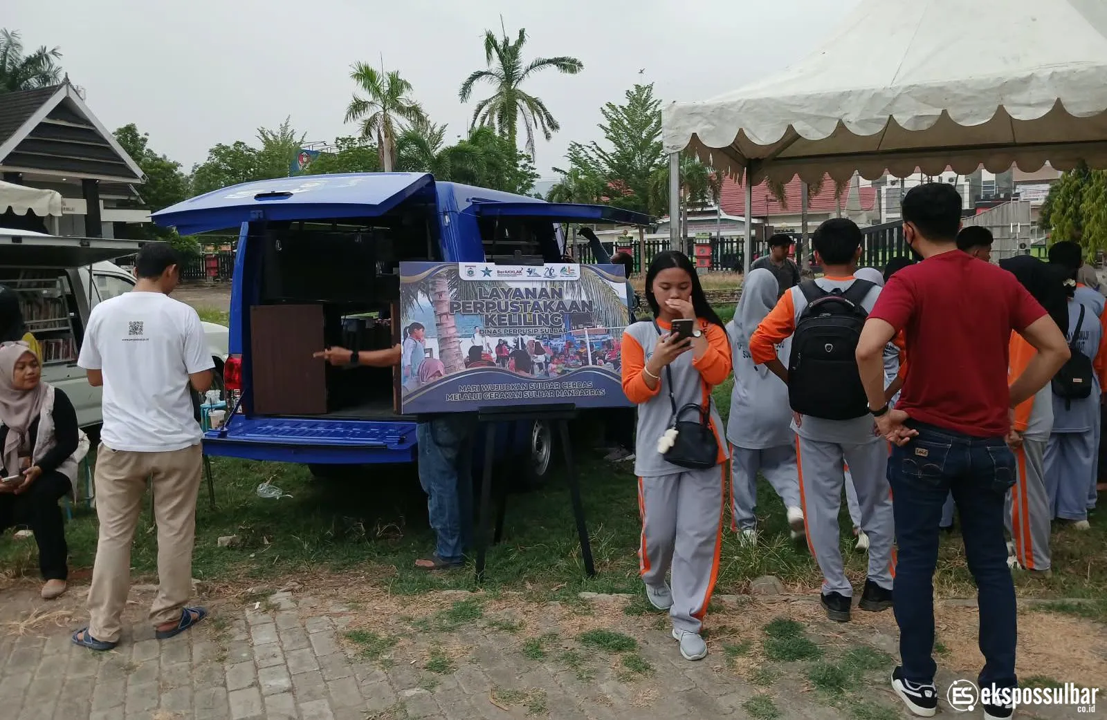 Perpustakaan Keliling Perpusip Sulbar Hadir Meriahkan Tapak Budaya di Kompleks Rumah Adat Mamuju