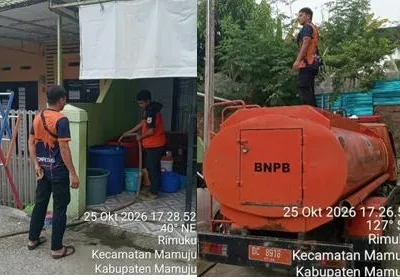 BPBD Sulbar Salurkan 7.000 Liter Air Bersih untuk Warga Mamuju, Pemantauan Karhutla Terus Diintensifkan