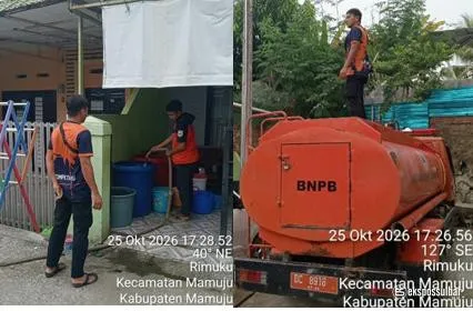 BPBD Sulbar Salurkan 7.000 Liter Air Bersih untuk Warga Mamuju, Pemantauan Karhutla Terus Diintensifkan