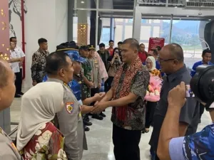 Dikalungi Kain Sikomandi, Irjen Pol Totok Suharyanto Awali Pengabdian sebagai Kapolda Sulbar