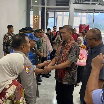 Dikalungi Kain Sekomandi, Irjen Pol Totok Suharyanto Awali Pengabdian sebagai Kapolda Sulbar